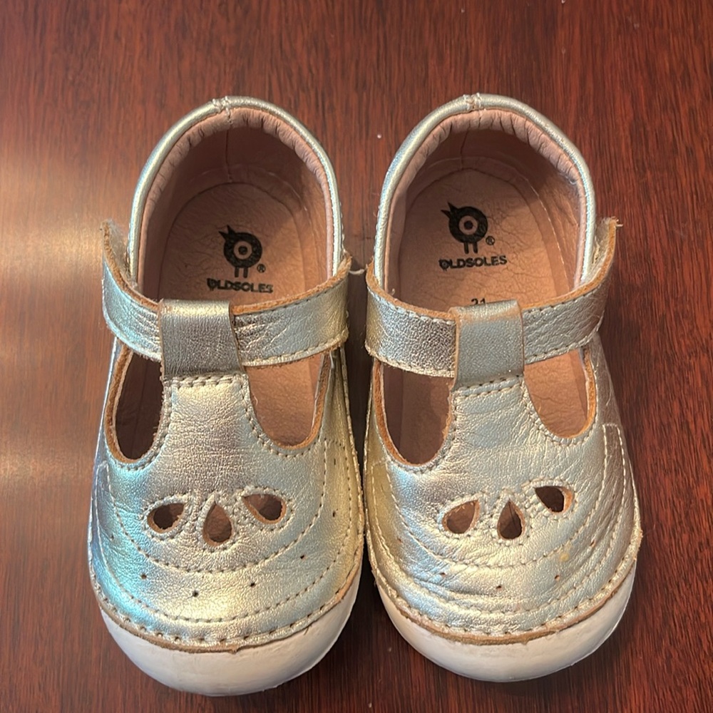 Oldsouls, little girl, Mary Jane shoes